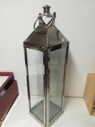 Farol alargado de metal y cristal