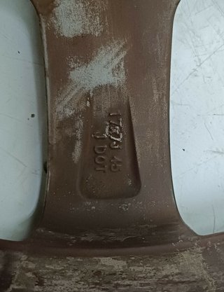 5202561 llanta r17 toyota avensis cross sport