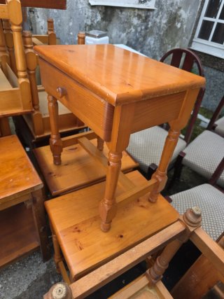 Mesitas de noche madera de pino hasta agotar 15e