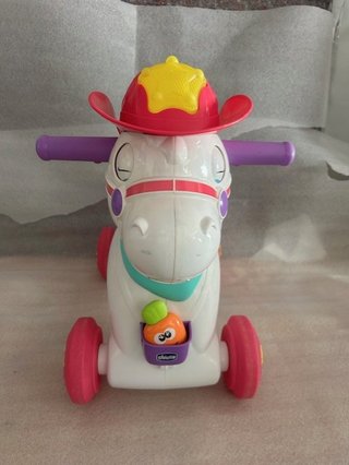 Caballo mecedora y andador musical para bebé