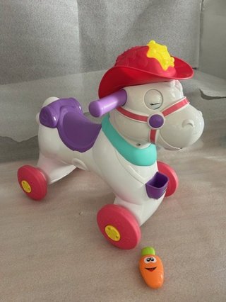 Caballo mecedora y andador musical para bebé