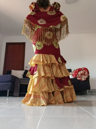 Traje de Flamenca COMPLETO + Mantoncillo + Enagua