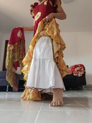 Traje de Flamenca COMPLETO + Mantoncillo + Enagua