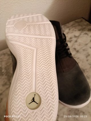 Zapatillas  Nike Jordan casuales grises talla 40.5