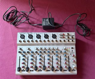 Mesa Mezclas Behringer EURORACK UBB1002