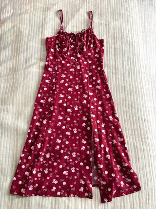 Vestido floral rojo con abertura