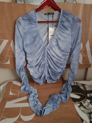 Blusa Zara azul con fruncido