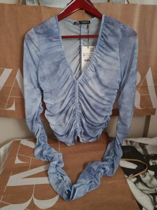 Blusa Zara azul con fruncido