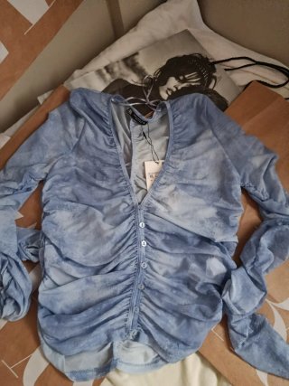 Blusa Zara azul con fruncido