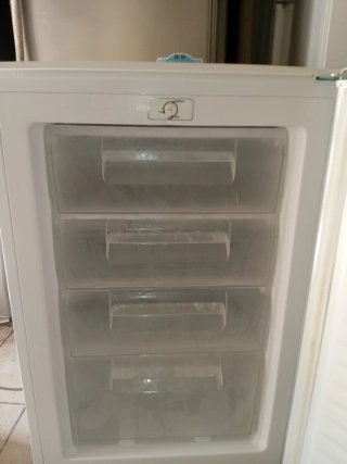Congelatore verticale a 4 cassetti