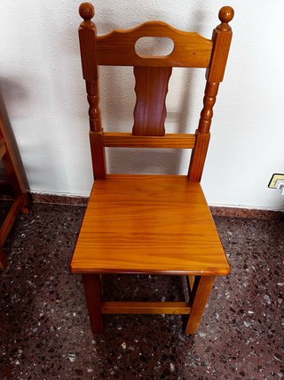 Mesa redonda de madera + 4 sillas