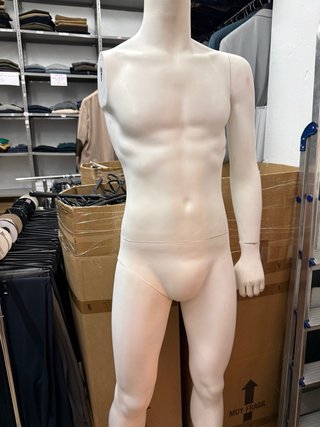Maniquí de hombre blanco