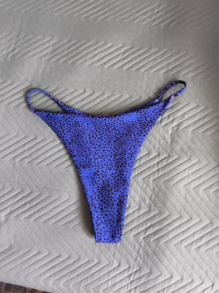 Braguita de bikini azul con estampado