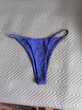 Braguita de bikini azul con estampado
