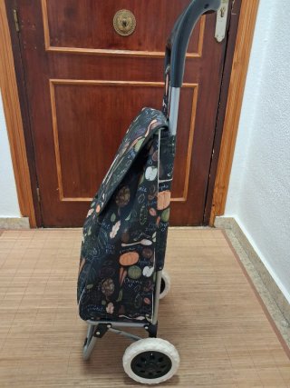 Carrito de compra con estampado de verduras