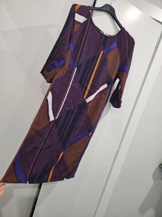 Vestido estampado geométrico morado, no se arruga