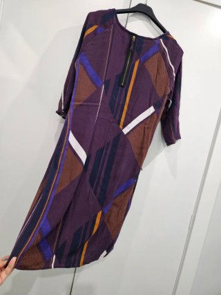 Vestido estampado geométrico morado, no se arruga