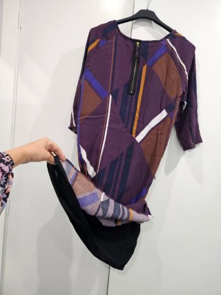 Vestido estampado geométrico morado, no se arruga