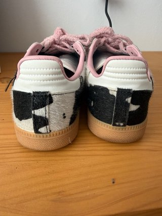 Zapatillas estampado vaca lazo rosa