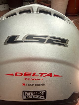 Casco de moto LS2 plateado