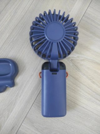 Ventilador portátil azul y dorado