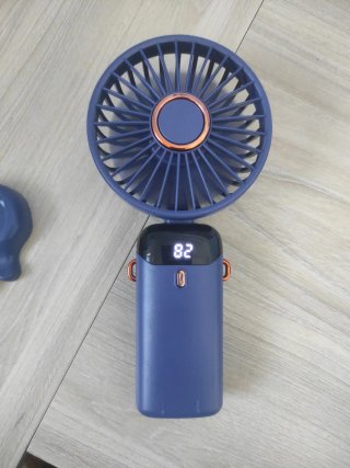 Ventilador portátil azul y dorado