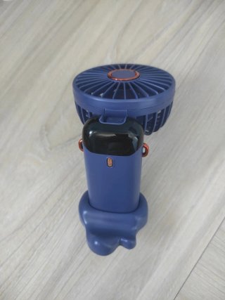 Ventilador portátil azul y dorado