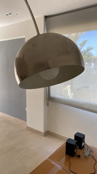 Lámpara de pie arqueada con base de mármol