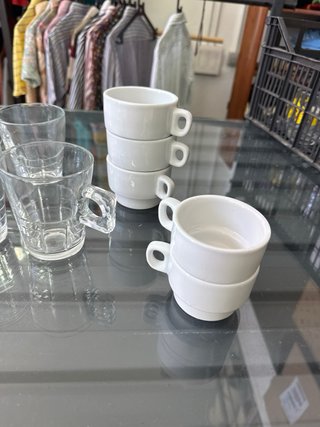 Juego de 4 tazas de vidrio y 3 tazas de cerámica