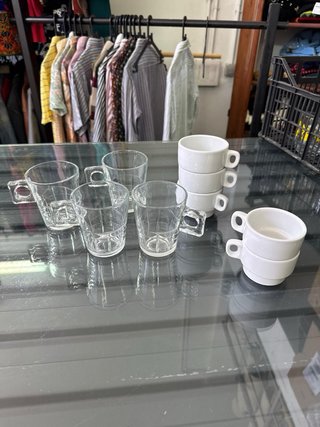 Juego de 4 tazas de vidrio y 3 tazas de cerámica