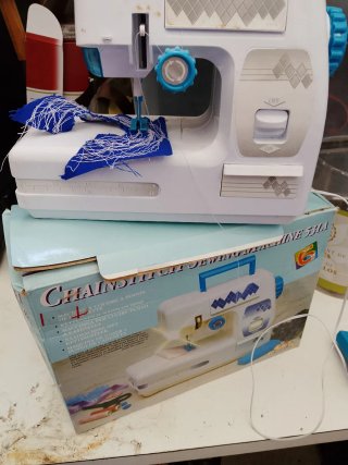 Máquina de coser de juguete vintage