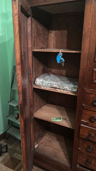 Armario vintage madera puertas y cajones