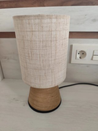 Lamparita de mesa tela y madera