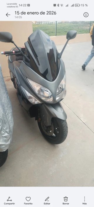 Yamaha TMAX 500 con Akrapovič y variador