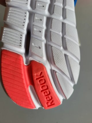 Zapatillas Reebok Azules y Rojas