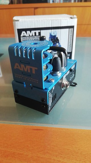 AMT BRICKS  preamplificador guitarra