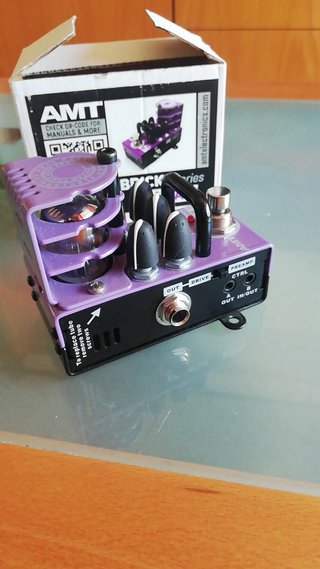 AMT BRICKS  preamplificador guitarra