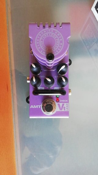 AMT BRICKS  preamplificador guitarra