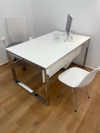 Mesa de despacho moderna