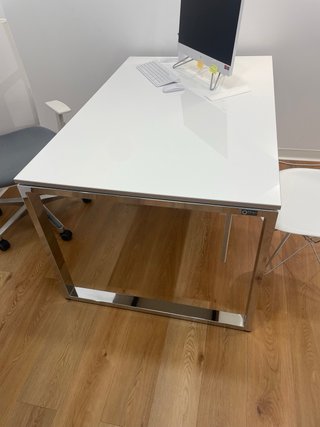 Mesa de despacho moderna
