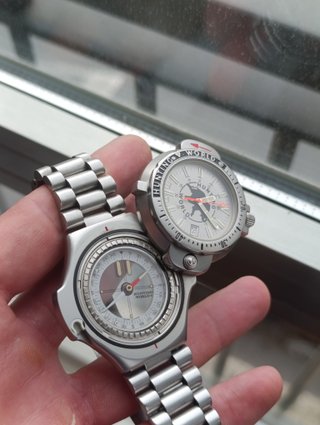Reloj Hunting World con Brújula