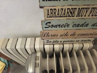Radiatori bianchi e grigi in vendita