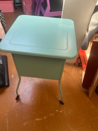 Mesita auxiliar Vettre Ikea color verde azulado