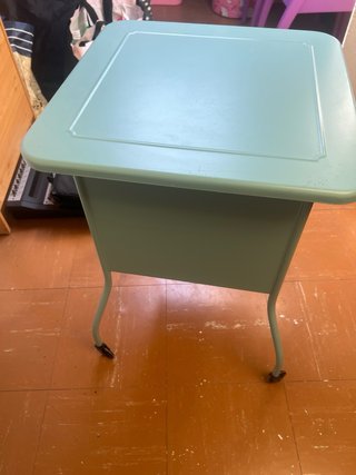 Mesita auxiliar Vettre Ikea color verde azulado