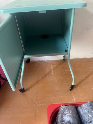 Mesita auxiliar Vettre Ikea color verde azulado