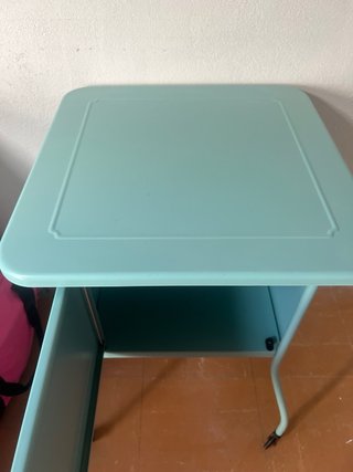 Mesita auxiliar Vettre Ikea color verde azulado