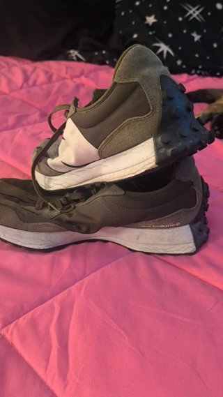Zapatillas New Balance grises y blancas