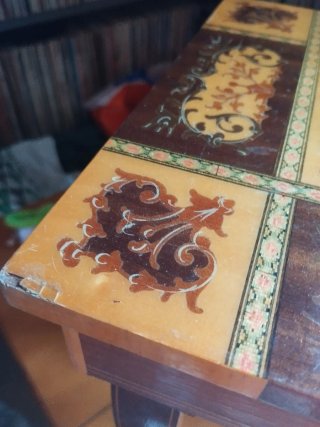 Mesa costurero o joyero de madera con musica