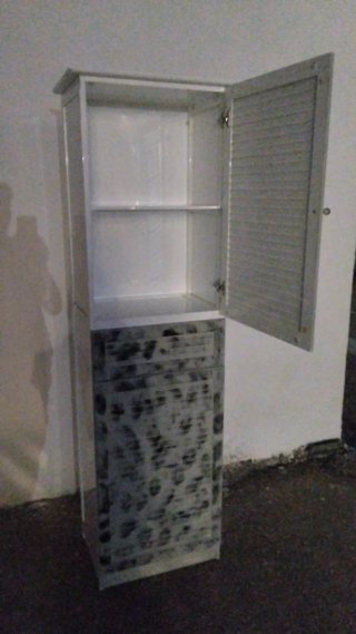 Mueble metálico alto