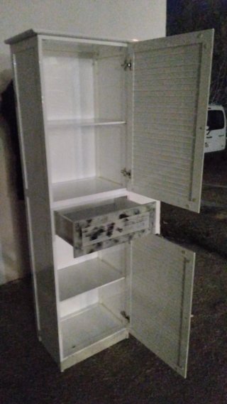 Mueble metálico alto
